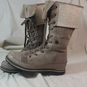 The North Face Women's Primaloft boots  US 6.5